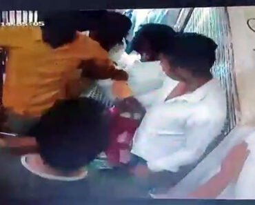 नाशिकच्या ‘या’ हॉस्पिटलमध्ये रुग्णाच्या मित्रांचा  राडा; डॉक्टर पुत्राला बेदम मारहाण (CCTV Video)