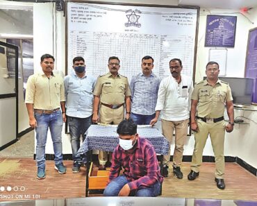 नाशिक: तलवारीने कापला बर्थडेचा केक; सेलिब्रेशन थेट पोलीस ठाण्यात