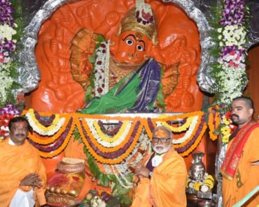 कोरोनाचे संकट दूर होऊ दे: भुजबळ यांची सप्तश्रृंगी मातेच्या चरणी प्रार्थना