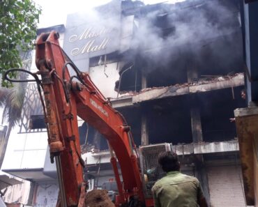 नाशिकच्या मास्टर मॉलला लागलेली आग तब्बल ४८ तासांनंतर आटोक्यात…
