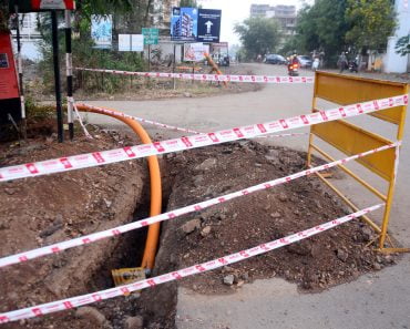 गॅस पाईपलाईनच्या कामामुळे रस्त्यांची दुरावस्था; विद्युत पुरवठा, पाणीपुरवठा विस्कळीत