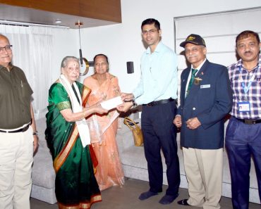 नाशिकच्या ८७ वर्षीय कुलकर्णी आजींनी त्यांच्या वाढदिवशी सैनिकांना दिली तब्बल ५ लाखांची भेट !