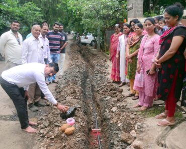 рдкреНрд░рд┐рдпрдВрдХрд╛ рдкрд╛рд░реНрдХрдордзреНрдпреЗ рдЕрдЦреЗрд░ рдирд╡реАрди рд╡рд┐рджреНрдпреБрдд рдХреЗрдмрд▓; рд╢рд┐рд╡рд╕реЗрдирд╛, рд╕рддреНрдХрд╛рд░реНрдп рдлрд╛рдЙрдВрдбреЗрд╢рдирдЪреНрдпрд╛ рдкрд╛рдардкреБрд░рд╛рд╡реНрдпрд╛рд▓рд╛ рдпрд╢ рдкреНрд░рд┐рдпрдВрдХрд╛ рдкрд╛рд░реНрдХрдордзреНрдпреЗ рдЕрдЦреЗрд░ рдирд╡реАрди рд╡рд┐рджреНрдпреБрдд рдХреЗрдмрд▓; рд╢рд┐рд╡рд╕реЗрдирд╛, рд╕рддреНрдХрд╛рд░реНрдп рдлрд╛рдЙрдВрдбреЗрд╢рдирдЪреНрдпрд╛ рдкрд╛рдардкреБрд░рд╛рд╡реНрдпрд╛рд▓рд╛ рдпрд╢