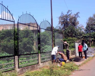 शिवसेना, सत्कार्य फाउंडेशनचे यश; गोविंदनगर येथील पुलावर संरक्षक जाळी बसविण्याचे काम सुरू