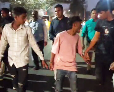 рдирд╛рд╢рд┐рдХ: рдЧрдВрдЧрд╛рдкреВрд░рд▓рд╛ рд╡рд╛рд╣рдиреЗ рдлреЛрдбрдгрд╛рд▒реНрдпрд╛рдВрдЪреА рдкреЛрд▓рд┐рд╕рд╛рдВрдиреА рдХрд╛рдврд▓реА рдзрд┐рдВрдб ! рдирд╛рд╢рд┐рдХ: рдЧрдВрдЧрд╛рдкреВрд░рд▓рд╛ рд╡рд╛рд╣рдиреЗ рдлреЛрдбрдгрд╛рд▒реНрдпрд╛рдВрдЪреА рдкреЛрд▓рд┐рд╕рд╛рдВрдиреА рдХрд╛рдврд▓реА рдзрд┐рдВрдб !