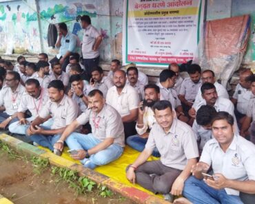 नाशिक: १०८ रुग्णवाहिका चालकांचे बेमुदत धरणे आंदोलन
