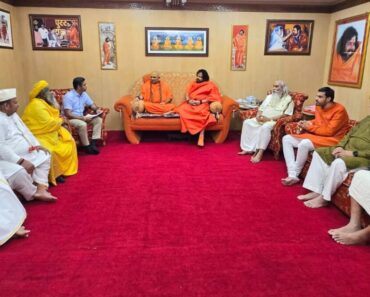 नाशिक: कुंभमेळ्याच्या पार्श्वभूमीवर जिल्हाधिकारी जलज शर्मा यांनी साधू- महंतांबरोबर साधला संवाद !