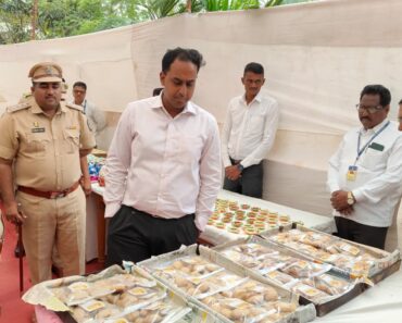 नाशिकरोड मध्यवर्ती कारागृहात दिवाळीनिमित्त बंद्यांनी साकारलेल्या वस्तूंचे प्रदर्शन व विक्री केंद्र