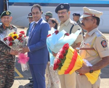 рдирд╛рд╢рд┐рдХ: рд▓рд╖реНрдХрд░рдкреНрд░рдореБрдЦ рдЬрдирд░рд▓ рдЙрдкреЗрдВрджреНрд░ рджреНрд╡рд┐рд╡реЗрджреА рдпрд╛рдВрдЪреЗ рдУрдЭрд░ рд╡рд┐рдорд╛рдирддрд│рд╛рд╡рд░ рд╕реНрд╡рд╛рдЧрдд ! рдирд╛рд╢рд┐рдХ: рд▓рд╖реНрдХрд░рдкреНрд░рдореБрдЦ рдЬрдирд░рд▓ рдЙрдкреЗрдВрджреНрд░ рджреНрд╡рд┐рд╡реЗрджреА рдпрд╛рдВрдЪреЗ рдУрдЭрд░ рд╡рд┐рдорд╛рдирддрд│рд╛рд╡рд░ рд╕реНрд╡рд╛рдЧрдд !