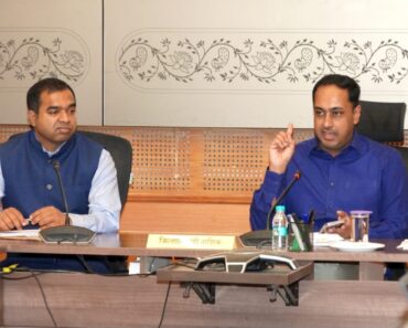 नाशिक: जिल्ह्यातील सोनोग्राफी व आय व्हि एफ केंद्रांची नियमित तपासणी करावी- जिल्हाधिकारी आयुष प्रसाद