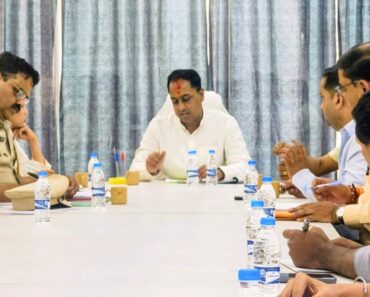 рдЪреИрддреНрд░ рдпрд╛рддреНрд░реЛрддреНрд╕рд╡: рдЬрд┐рд▓реНрд╣рд╛рдзрд┐рдХрд╛рд░реА рдЖрдпреБрд╖ рдкреНрд░рд╕рд╛рдж рдпрд╛рдВрдиреА рдШреЗрддрд▓рд╛ рд╕рдкреНрддрд╢реГрдВрдЧ рдЧрдб рдпреЗрдереЗ рддрдпрд╛рд░реАрдЪрд╛ рдЖрдврд╛рд╡рд╛ рдЪреИрддреНрд░ рдпрд╛рддреНрд░реЛрддреНрд╕рд╡: рдЬрд┐рд▓реНрд╣рд╛рдзрд┐рдХрд╛рд░реА рдЖрдпреБрд╖ рдкреНрд░рд╕рд╛рдж рдпрд╛рдВрдиреА рдШреЗрддрд▓рд╛ рд╕рдкреНрддрд╢реГрдВрдЧ рдЧрдб рдпреЗрдереЗ рддрдпрд╛рд░реАрдЪрд╛ рдЖрдврд╛рд╡рд╛