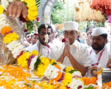 नाशिक: संत निवृत्तीनाथ महाराजांच्या पालखीचे जिल्हाधिकाऱ्यांनी केले स्वागत